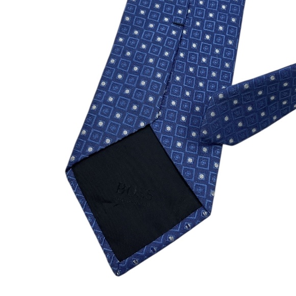 HUGO BOSS Blue Geometric Silk LUXURY Tie ITALY - Picture 4 of 4